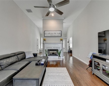 5019 Weatherstone Drive - Photo Thumbnail 4