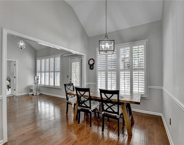5019 Weatherstone Drive - Photo Thumbnail 10