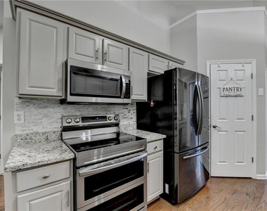 5019 Weatherstone Drive - Photo Thumbnail 13