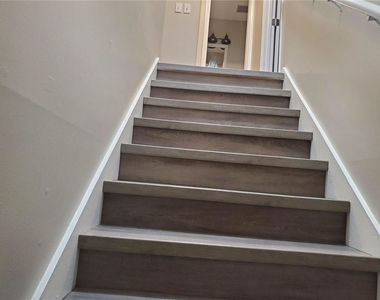1317 Kingsgate Drive - Photo Thumbnail 9