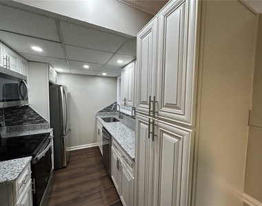 1317 Kingsgate Drive - Photo Thumbnail 8