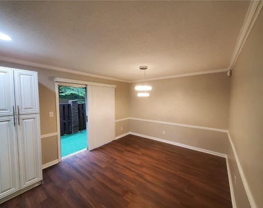 1317 Kingsgate Drive - Photo Thumbnail 6