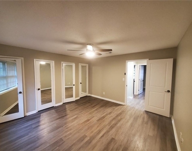 1317 Kingsgate Drive - Photo Thumbnail 12