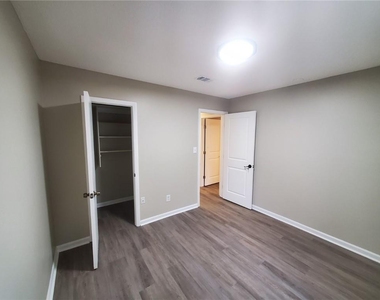 1317 Kingsgate Drive - Photo Thumbnail 17
