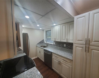 1317 Kingsgate Drive - Photo Thumbnail 7