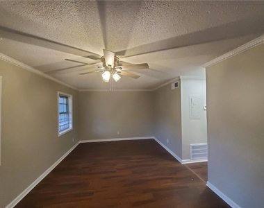 1317 Kingsgate Drive - Photo Thumbnail 3