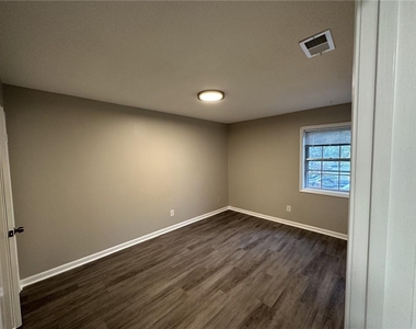 1317 Kingsgate Drive - Photo Thumbnail 15