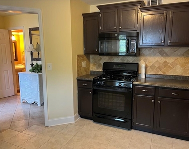 1100 Country Club Place Nw - Photo Thumbnail 6
