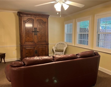 1100 Country Club Place Nw - Photo Thumbnail 8