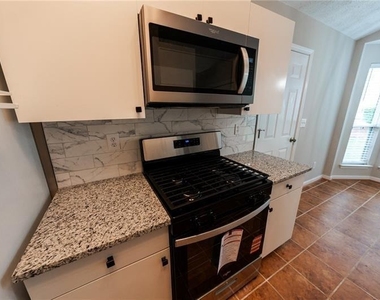 3820 Oak Park Drive - Photo Thumbnail 11