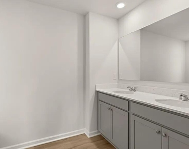 46 Biltmore Place - Photo Thumbnail 10