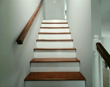 1221 Oak Forest Court Sw - Photo Thumbnail 4