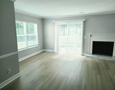 1221 Oak Forest Court Sw - Photo Thumbnail 1