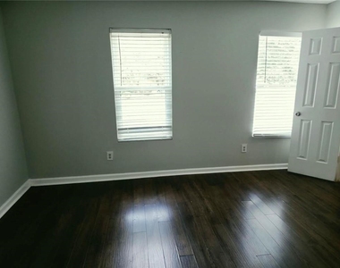 1221 Oak Forest Court Sw - Photo Thumbnail 9