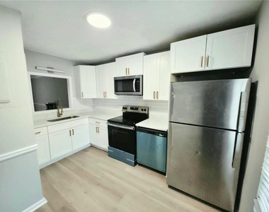 1221 Oak Forest Court Sw - Photo Thumbnail 3