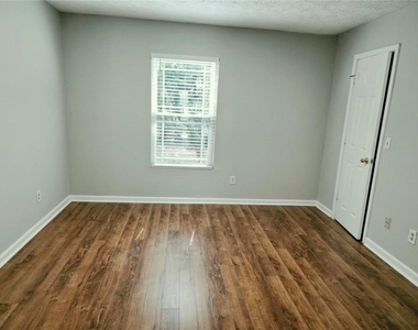 1221 Oak Forest Court Sw - Photo Thumbnail 6