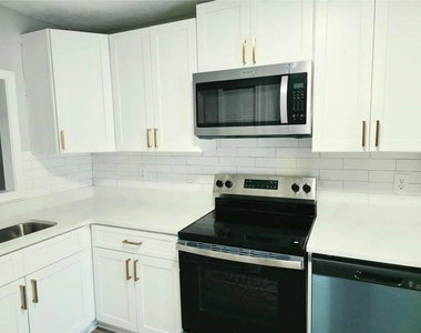 1221 Oak Forest Court Sw - Photo Thumbnail 2