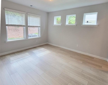 112 Werner Brook Way Sw - Photo Thumbnail 2