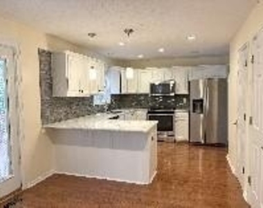 3051 Lexington Avenue - Photo Thumbnail 4