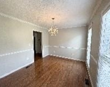 3051 Lexington Avenue - Photo Thumbnail 3