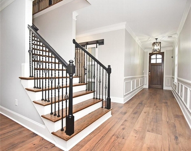 2625 Hickory Hill Drive Se - Photo Thumbnail 2