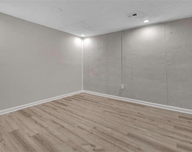 2781 Jen Chris Drive - Photo Thumbnail 32
