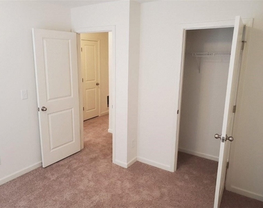 3063 Tarian Way - Photo Thumbnail 16