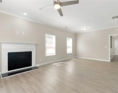 84 Holly Road Nw - Photo Thumbnail 6