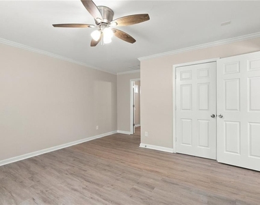 84 Holly Road Nw - Photo Thumbnail 10