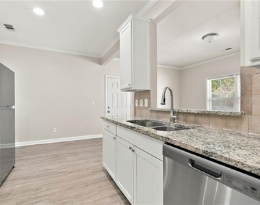84 Holly Road Nw - Photo Thumbnail 4