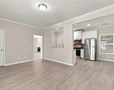 84 Holly Road Nw - Photo Thumbnail 5