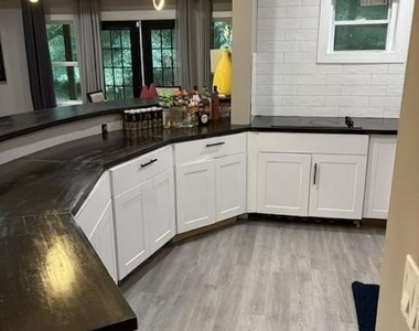 2681 Kenwood Drive - Photo Thumbnail 11