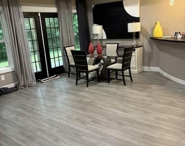 2681 Kenwood Drive - Photo Thumbnail 13