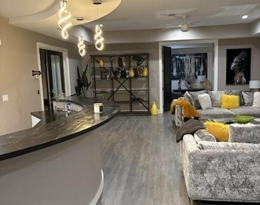 2681 Kenwood Drive - Photo Thumbnail 8