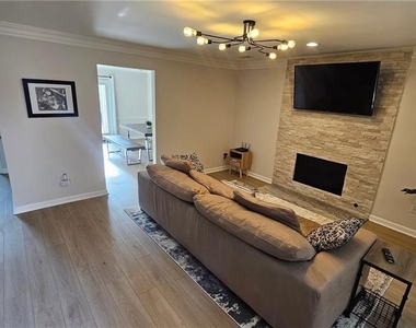2940 Lexington Trace Drive - Photo Thumbnail 3