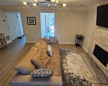 2940 Lexington Trace Drive - Photo Thumbnail 4
