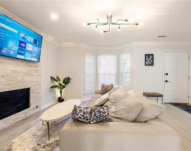 2940 Lexington Trace Drive - Photo Thumbnail 2