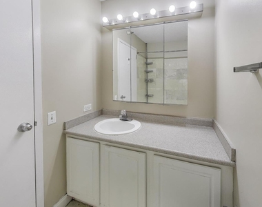 10 E Ontario Street - Photo Thumbnail 18