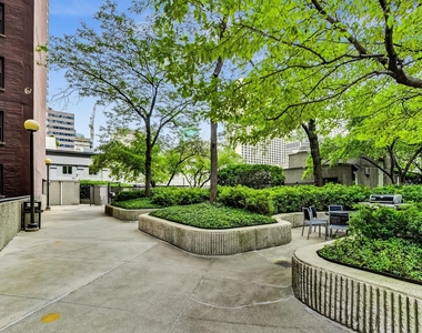 10 E Ontario Street - Photo Thumbnail 38