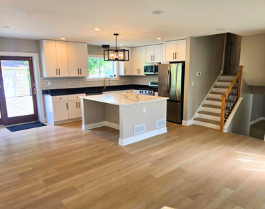 515 N La Londe Avenue - Photo Thumbnail 1