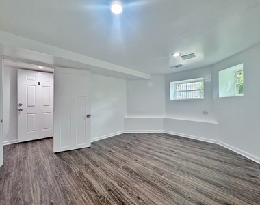 3316 W Flournoy Street - Photo Thumbnail 2