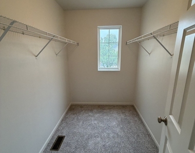 4917 Montauk Drive - Photo Thumbnail 8