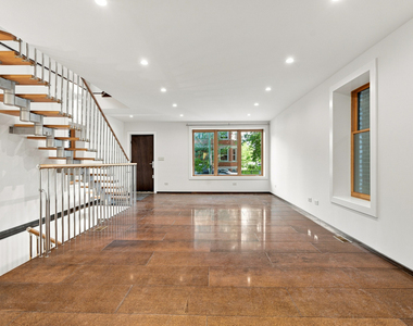 2334 W Medill Avenue - Photo Thumbnail 4