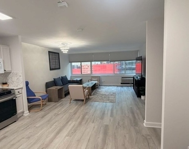 211 E Ohio Street - Photo Thumbnail 2