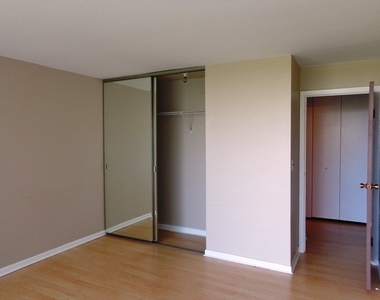 5810 Oakwood Drive - Photo Thumbnail 4