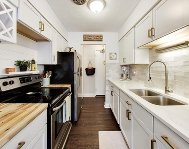 420 W Aldine Avenue - Photo Thumbnail 16