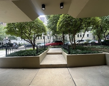 420 W Aldine Avenue - Photo Thumbnail 7