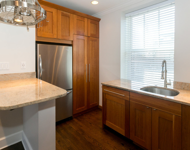 3614 N Bosworth Avenue - Photo Thumbnail 3
