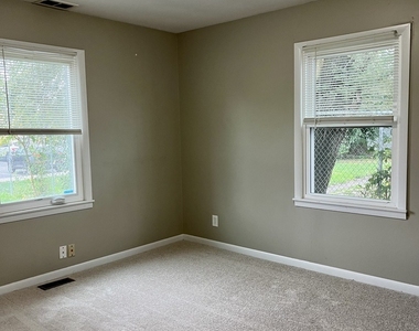 40 Arlington Drive - Photo Thumbnail 16
