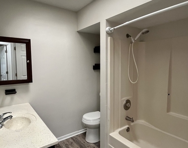 40 Arlington Drive - Photo Thumbnail 15